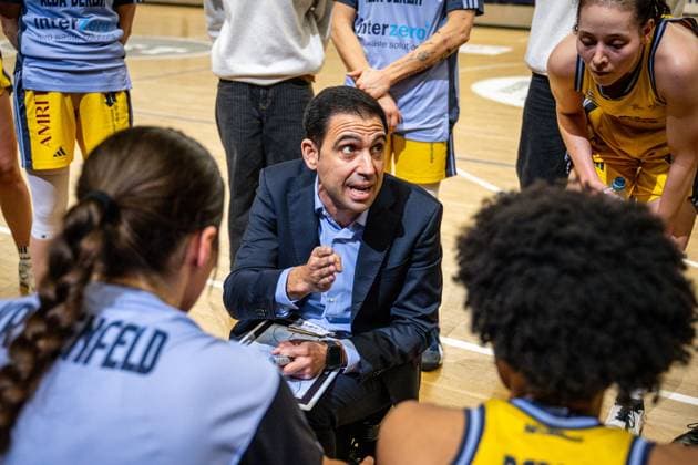 Basketball Berlin 07 12 2024 Season 2024 2025 Toyota DBBL 1 Bundesliga Women, Women Alba Berlin Saarlouis Royals Cristo Cabrera Alba, Coach