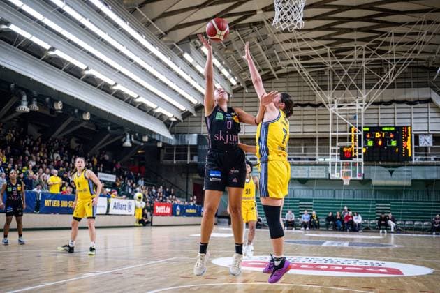 Basketball Berlin 07 12 2024 Season 2024 2025 Toyota DBBL 1 Bundesliga Women, Women Alba Berlin Saarlouis Royals Taya Corosdale Saarlouis, No 00
