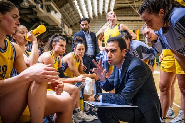 Basketball Berlin 07 12 2024 Season 2024 2025 Toyota DBBL 1 Bundesliga Women, Women Alba Berlin Saarlouis Royals Cristo Cabrera Alba, Coach