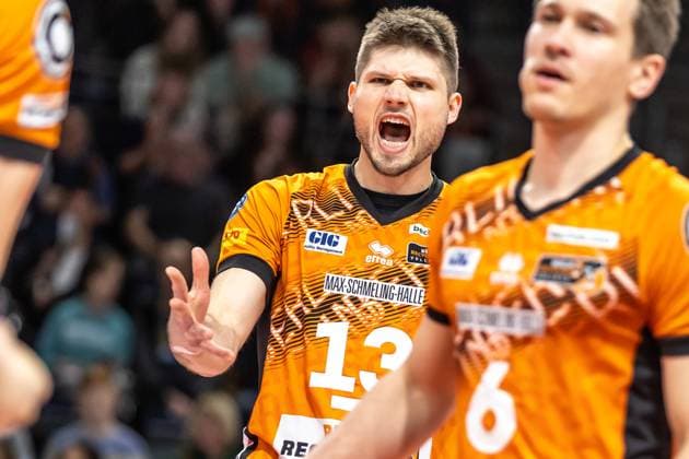 07 12 2024, Berlin, Volleyball 1 Bundesliga, Men, Matchday 10, BR Volleys SVG Lueneburg, Max Schmeling Halle Berlins Ruben Schott celebrates after the victory BR Volleys SVG Lueneburg