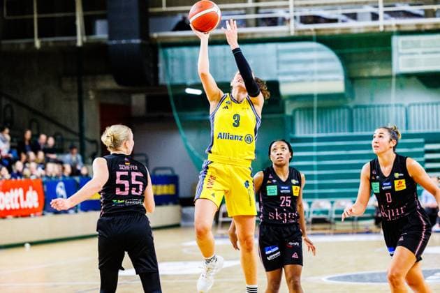 Theresa Simon Alba Berlin Women, 03 with the ball with the jump to the basketAlba Berlin Women vs Saarlouis Royals, 1 Bundesliga, Season24 25, 2024 12 07 Berlin Berlin Germany Copyright: xFootbowl ThomasxSobotzkix