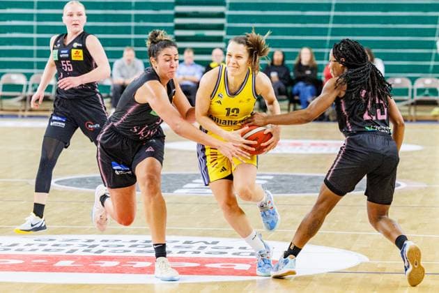 Lena Gohlisch Alba Berlin Women, 12 with the ball in pressure,Alba Berlin Women vs Saarlouis Royals, 1 Bundesliga, Season24 25, 2024 12 07 Berlin Berlin Germany Copyright: xFootbowl ThomasxSobotzkix