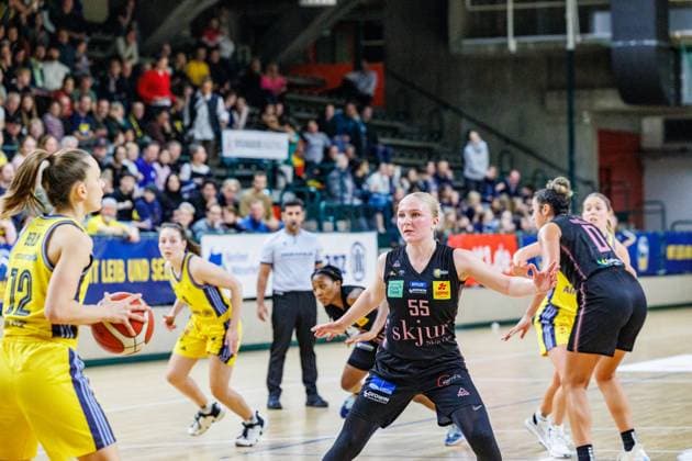 Jessika Schiffer Saarlouis Royals, 55 defending,Alba Berlin Women vs Saarlouis Royals, 1 Bundesliga, Season24 25, 2024 12 07 Berlin Berlin Germany Copyright: xFootbowl ThomasxSobotzkix