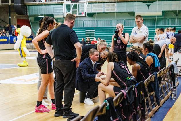 Head coach MATISS ROZLAPA Saarlouis Royals with his team,Alba Berlin Women vs Saarlouis Royals, 1 Bundesliga, Season24 25, 2024 12 07 Berlin Berlin Germany Copyright: xFootbowl ThomasxSobotzkix
