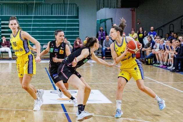 Lena Gohlisch Alba Berlin Women, 12 with the ball, Alba Berlin Women vs Saarlouis Royals, 1 Bundesliga, Season24 25, 2024 12 07 Berlin Berlin Germany Copyright: xFootbowl ThomasxSobotzkix