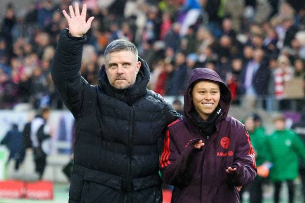 Essen, Germany 07 December 2024 1 BL Women 2024 2025 SGS Essen vs FC Bayern Munich Pictured from left head coach Alexander Straus FCB and Ana Maria Guzman FCB DFB regulations prohibit any use of photographs as image sequences and or quasi video Stadion an der Hafenstraße Nordrhein Westfalen Copyright: xFotostandx xFantinix