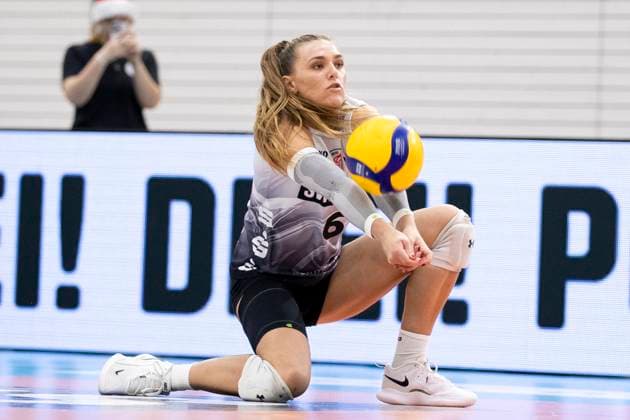 1 Volleyball Bundesliga Frauen Schwarz Weiss Erfurt vs Ladies in Black Aachen Erfurt 07 12 2024 Kira Thomsen 6 Schwarz Weiss Erfurt 1 Volleyball Bundesliga Frauen Schwarz Weiss Erfurt vs Ladies in Black Aachent Riethsporthalle Erfurt 07 12 2024 Copyright: xBEAUTIFULxSPORTS Duehringx