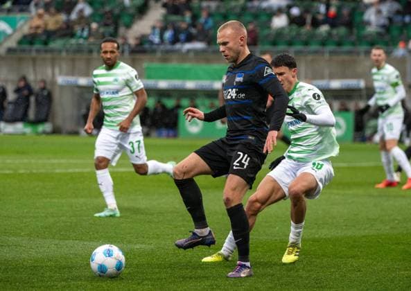 Soccer, Men, Season 2024 2025, 2 Bundesliga 15 Matchday , SpVgg Greuther Fürth Hertha BSC 2 1 , f l Julien Green Greuther Fürth , Jon Dagur Thorsteinsson Hertha BSC , Marco Meyerhöfer Greuther Fürth , 07 12 2024, Copyright: xMatthiasxKochx