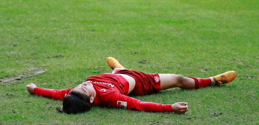 07 12 2024, xmohx, Soccer 2 Bundesliga, 1 FC Kaiserslautern Karlsruher SC emspor, v l Cheering Daisuke Yokota Kaiserslautern at the final whistle DFL DFB REGULATIONS PROHIBIT ANY USE OF PHOTOGRAPHS as IMAGE SEQUENCES and or QUASI VIDEO Kaiserslautern