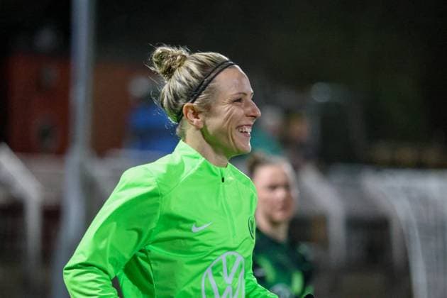 Leverkusen, Germany 06 December 2024 1 BL Women 2024 2025 Bayer 04 Leverkusen vs VfL Wolfsburg In the picture Svenja Huth VfL Wolfsburg smiling on the pitch DFB regulations prohibit any use of photographs as image sequences and or quasi video Ulrich Haberland Stadion Nordrhein Westfalen Copyright: xFotostandx xFantinix