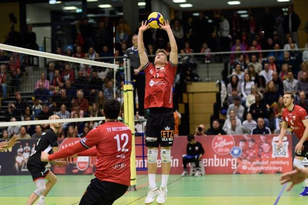 Aurel Sprenger TV Rottenburg, 17, in the foreground Yannick Menke TV Rottenburg, 12 , right back Niklas Lichtenauer TV Rottenburg, 08 TV Rottenburg vs TuS Kriftel, Volleyball, 2 Bundesliga Sued, 10 Matchday, Season 2024 2025, 07 12 2024, TV Rottenburg vs TuS Kriftel, Volleyball, 2 Bundesliga Sued, 10 Matchday, Season 2024 2025, 07 12 2024 Rottenburg Copyright: xEibner-Pressefoto RalphxKunzex EP_RKE