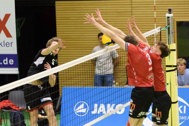 Thoralf Schmelzer TuS Kriftel, 05 hits the Rottenburg block, Jan Huber TV Rottenburg, 03 , Aurel Sprenger TV Rottenburg, 17 TV Rottenburg vs TuS Kriftel, Volleyball, 2 Bundesliga Sued, 10 Matchday, Season 2024 2025, 07 12 2024, TV Rottenburg vs TuS Kriftel, Volleyball, 2 Bundesliga Sued, 10 Matchday, Season 2024 2025, 07 12 2024 Rottenburg Copyright: xEibner-Pressefoto RalphxKunzex EP_RKE