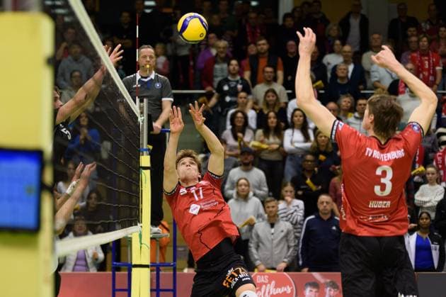 Aurel Sprenger TV Rottenburg, 17 sets the ball for Jan Huber TV Rottenburg, 03 TV Rottenburg vs TuS Kriftel, Volleyball, 2 Bundesliga Sued, 10 Matchday, Season 2024 2025, 07 12 2024, TV Rottenburg vs TuS Kriftel, Volleyball, 2 Bundesliga Sued, 10 Matchday, Season 2024 2025, 07 12 2024 Rottenburg Copyright: xEibner-Pressefoto RalphxKunzex EP_RKE