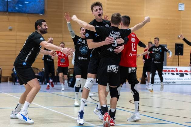 Team, squad, cheers, jubilation, positive emotions, positive emotion, end of match, SV Schwaig Volleyball CERATONIA Volleys Eltmann, Volleyball, 2 Bundesliga Sued, 8 Matchday, 07 12 2024 SV Schwaig Volleyball CERATONIA Volleys Eltmann, Volleyball, 2 Bundesliga Sued, 8 Matchday, 07 12 2024 Schwaig Copyright: xEibner-Pressefoto G.xSantemizx EP_GSZ