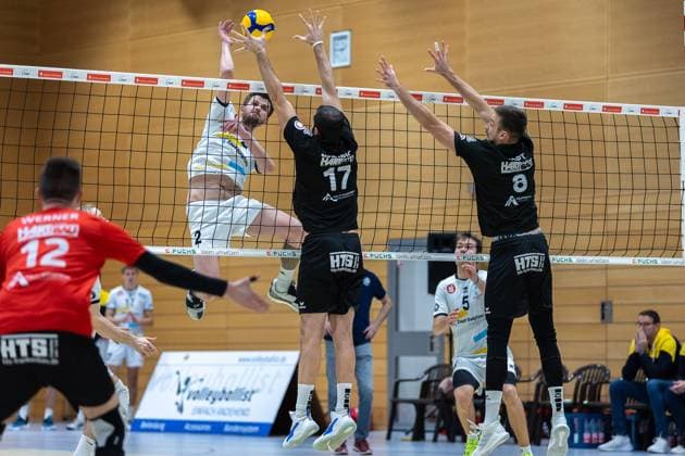 Mariusz Wacek SV Schwaig, 02 , Gavra Meduric CERATONIA Volleys Eltmann, 17 , Jannis Hopt CERATONIA Volleys Eltmann, 08 , SV Schwaig Volleyball CERATONIA Volleys Eltmann, Volleyball, 2 Bundesliga Sued, 8 Matchday, 07 12 2024 SV Schwaig Volleyball CERATONIA Volleys Eltmann, Volleyball, 2 Bundesliga Sued, 8 Matchday, 07 12 2024 Schwaig Copyright: xEibner-Pressefoto G.xSantemizx EP_GSZ