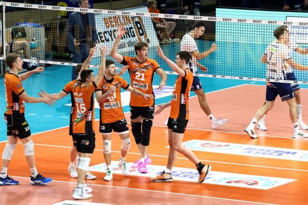 DEU, DVV, 1 VBL, BR Volleys vs Lueneburg, 07 12 2024, Max Schmeling Halle, Berlin, DEU, DVV, 1 VBL, BR Volleys vs Lueneburg, in the picture BR Volleys player circle Photo Juergen Engler nordphoto GmbH nordphotoxGmbHx xEngler nph00076