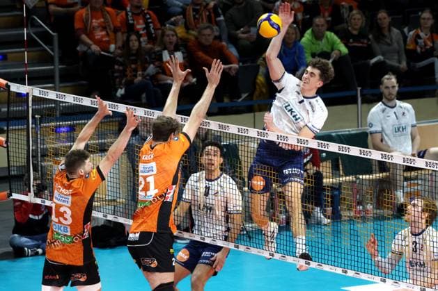 DEU, DVV, 1 VBL, BR Volleys vs Lueneburg, 07 12 2024, Max Schmeling Halle, Berlin, DEU, DVV, 1 VBL, BR Volleys vs Lueneburg, in the picture Ruben Schott BR Volleys 13 , Tobias Krick BR Volleys 21 , Joscha Kunstmann Lueneburg 7 , Xander Ketrzynski Lueneburg 11 Photo Juergen Engler nordphoto GmbH nordphotoxGmbHx xEngler nph00076