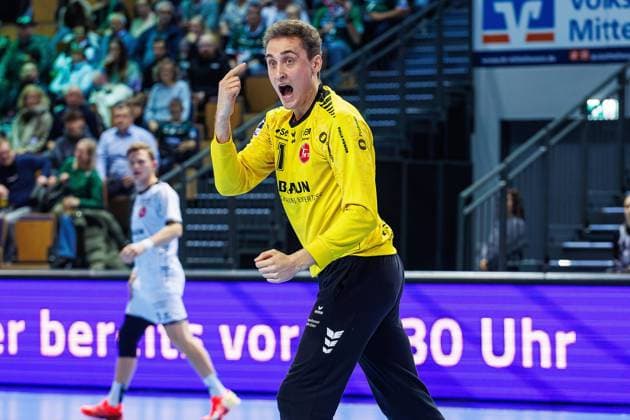 07 12 2024, xovx, Handball DAIKIN Handball Bundesliga, HSG Wetzlar MT Melsungen Adam Morawski MT Melsungen gesticulating, gesticulating with his arms Wetzlar Buderus Arena Hessen Germany EN