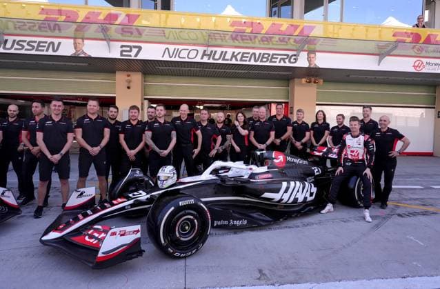 Formula 1 Etihad Airways Abu Dhabi Grand Prix 2024 08 12 2024, Yas Marina Circuit, Abu Dhabi, Formula 1 Etihad Airways Abu Dhabi Grand Prix 2024 , in the picture team photo of MoneyGram Haas F1 Team with Kevin Magnussen DNK , MoneyGram Haas F1 Team and Nico Hülkenberg DEU , MoneyGram Haas F1 Team nordphotoxGmbHx xBratic nph00250