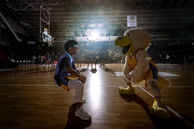 Basketball Berlin 07 12 2024 Season 2024 2025 Toyota DBBL 1 Bundesliga Women, Women Alba Berlin Saarlouis Royals Deeshyra Thomas Alba, No 21 Albatros Mascot