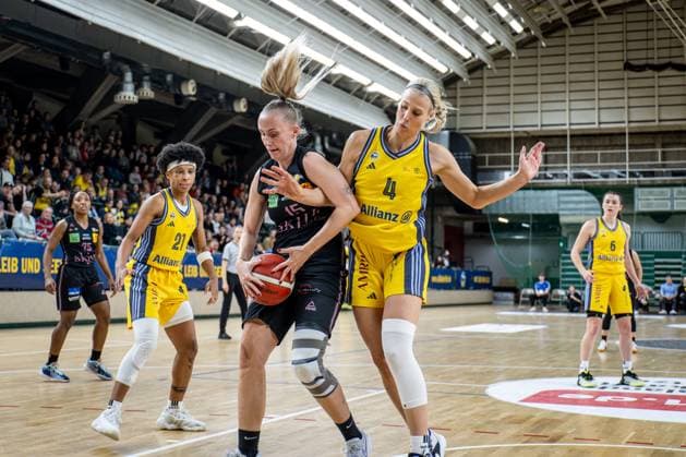 Basketball Berlin 07 12 2024 Season 2024 2025 Toyota DBBL 1 Bundesliga Women, Women Alba Berlin Saarlouis Royals Monika Jasnowska Saarlouis, No 15 Marie Bertholdt Alba, No 04