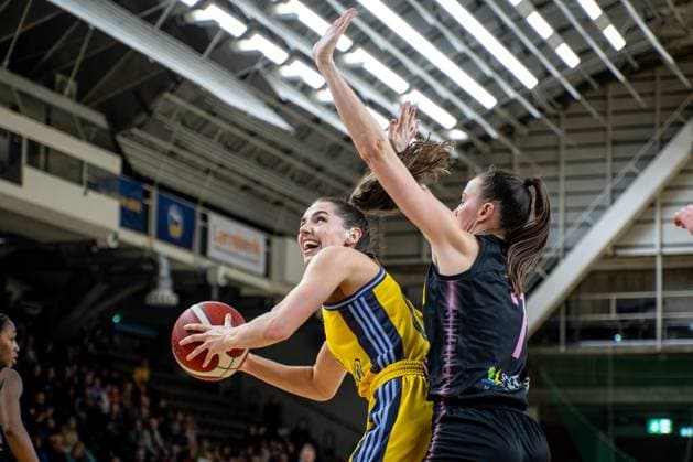Basketball Berlin 07 12 2024 Season 2024 2025 Toyota DBBL 1 Bundesliga Women, Women Alba Berlin Saarlouis Royals Maggie Mulligan Alba, No 00 Margaret Marusa Senicar Saarlouis, No 07