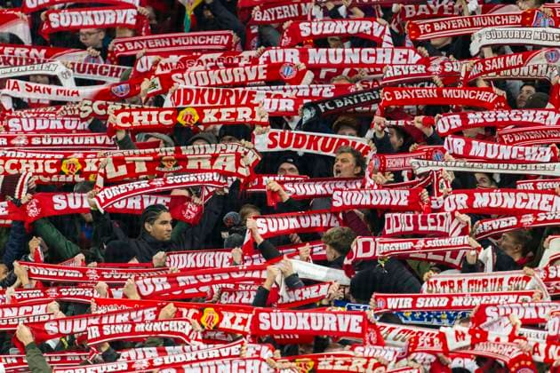 07 12 2024, Football 1 Bundesliga 2024 2025, Matchday 13, FC Bayern Munich 1 FC Heidenheim, at the Allianz Arena Munich The Bayern fans sing a new stadium anthem after the game, with Munich star tenor Jonas Kaufmann, who is himself a Bayern fan, as the singer Kaufmann already sang at the memorial service for Franz Beckenbauer Here in the middle of the Ultras of the south curve during the joint recording of the song