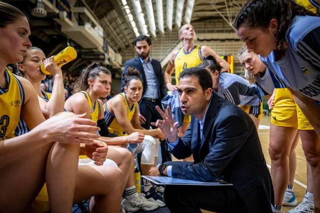 Basketball Berlin 07 12 2024 Season 2024 2025 Toyota DBBL 1 Bundesliga Women, Women Alba Berlin Saarlouis Royals Cristo Cabrera Alba, Coach