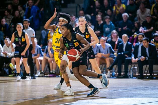 Basketball Berlin 07 12 2024 Season 2024 2025 Toyota DBBL 1 Bundesliga Women, Women Alba Berlin Saarlouis Royals Martha Burse Saarlouis, No 25 Deeshyra Thomas Alba, No 21