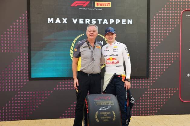 Max Verstappen Oracle Red Bull Racing, 01 , Mario Isola, Fastest Lap Award, Pirelli, ARE, Formula 1 World Championship, Abu Dhabi Grand Prix, Yas Marina Circuit, 08 12 2024 ARE, Formula 1 World Championship, Abu Dhabi Grand Prix, United Arab Emirates, Yas Marina Circuit, 08 12 2024 Abu Dhabi Copyright: xEibner-Pressefoto AnnikaxGrafx EP_AGF