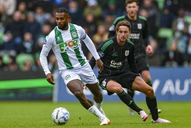 GRONINGEN, 08-12-2024 , Stadium Euroborg , football, Eredivisie, season 2024 2025, during the match FC Groningen - PEC Zwolle, FC Groningen player Leandro Bacuna and PEC Zwolle player Odysseus Velanas Groningen - PEC  x26936502x Copyright: