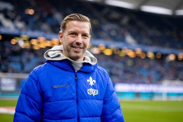 Hamburg, December 8, 2024 Football, 2 Bundesliga 2024 25, Hamburger SV SV Darmstadt 98 Florian Kohfeldt SV Darmstadt 98, Coach DFL REGULATIONS PROHIBIT ANY USE OF PHOTOGRAPHS AS IMAGE SEQUENCES AND OR QUASI VIDEO