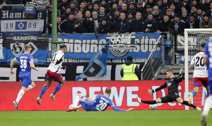 Here Ransford Yeboah Koenigsdoerffer HSV scores the 1 0 Soccer, Men, Season 2024 2025, 2 BL, Volksparkstadion, Hamburger SV vs SV Darmstadt 98 DFL REGULATIONS PROHIBIT ANY USE OF PHOTOGRAPHS AS IMAGE SEQUENCES AND OR QUASI VIDEO