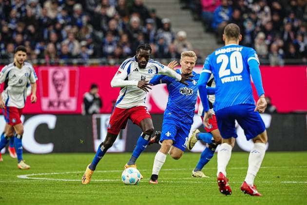 Bakery Jatta Hamburger SV, 18 , Andreas Mueller SV Darmstadt 98, 16 GER, Hamburger SV vs SV Darmstadt 98, Football, 2 Bundesliga, Matchday 15, Season 2024 2025, 08 12 2024 DFL REGULATIONS PROHIBIT ANY USE OF PHOTOGRAPHS AS IMAGE SEQUENCES AND OR QUASI VIDEO GER, Hamburger SV vs SV Darmstadt 98, Football, 2 Bundesliga, Matchday 15, Season 2024 2025, 08 12 2024 Hamburg Copyright: xEibner-Pressefoto MarcelxvonxFehrnx EP_MFN