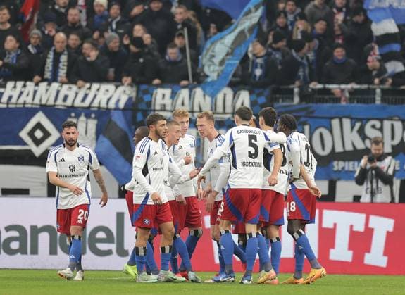 1 0 Ransford Yeboah Koenigsdoerffer HSV Football, Men, Season 2024 2025, 2 BL, Volksparkstadion, Hamburger SV vs SV Darmstadt 98 DFL REGULATIONS PROHIBIT ANY USE OF PHOTOGRAPHS AS IMAGE SEQUENCES AND OR QUASI VIDEO