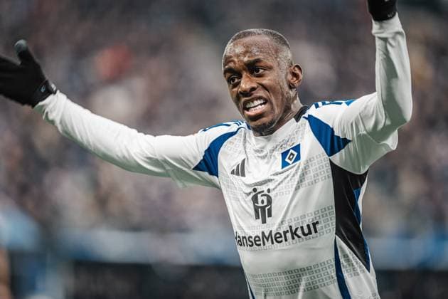 Soccer Men Season 2024 2025 2 Soccer Bundesliga 15 Matchday Hamburger SV vs SV Darmstadt 98 08 12 2024 Jean Luc Dompe 7, HSV heats up the crowd Hamburg Volksparkstadion Hamburg Germany