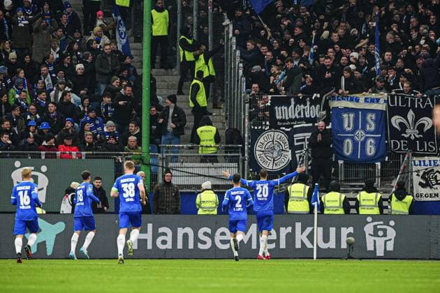 Goal celebration SV Darmstadt 98 after scoring to 1 1 by header Aleksandar Vukotic SV Darmstadt 98, 20 GER, Hamburger SV vs SV Darmstadt 98, Football, 2 Bundesliga, Matchday 15, Season 2024 2025, 08 12 2024 DFL REGULATIONS PROHIBIT ANY USE OF PHOTOGRAPHS AS IMAGE SEQUENCES AND OR QUASI VIDEO GER, Hamburger SV vs SV Darmstadt 98, Football, 2 Bundesliga, Matchday 15, Season 2024 2025, 08 12 2024 Hamburg Copyright: xEibner-Pressefoto MarcelxvonxFehrnx EP_MFN