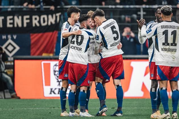 Soccer Men Season 2024 2025 2 Soccer Bundesliga 15 Matchday Hamburger SV vs SV Darmstadt 98 08 12 2024 Adam Karabec 17, HSV scores his first goal for HSV and cheers with the team Hamburg Volksparkstadion Hamburg Germany