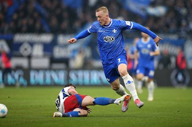 08 12 2024, Soccer 2 Bundesliga 2024 2025, Matchday 15, Hamburger SV SV Darmstadt 98, at Volksparkstadion Hamburg L R Marco Richter Hamburg vs Isac Lidberg SV Darmstadt 98 DFL and DFB regulations prohibit any use of photographs as image sequences and or quasi video