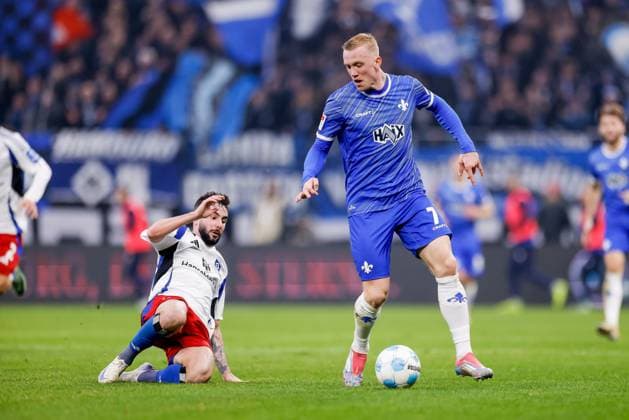 Hamburg, 8 December 2024 Football, 2 Bundesliga 2024 25, Hamburger SV SV Darmstadt 98 Marco Richter Hamburger SV, 20 , Isac Lidberg SV Darmstadt 98, 7 DFL REGULATIONS PROHIBIT ANY USE OF PHOTOGRAPHS AS IMAGE SEQUENCES AND OR QUASI VIDEO
