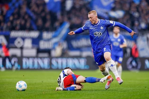 Hamburg, 8 December 2024 Football, 2 Bundesliga 2024 25, Hamburger SV SV Darmstadt 98 Marco Richter Hamburger SV, 20 , Isac Lidberg SV Darmstadt 98, 7 DFL REGULATIONS PROHIBIT ANY USE OF PHOTOGRAPHS AS IMAGE SEQUENCES AND OR QUASI VIDEO