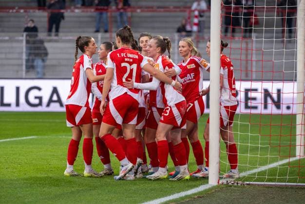 Soccer, Women, Season 2024 2025, 2 Women Bundesliga 12 Matchday , 1 FC Union Berlin VfL Bochum, f l Celine Frank 1 Women 1 FC Union , Anna Weiß 1 Women 1 FC Union , Pia Metzker 1 Women 1 FC Union , Cheering after goal to 1 0, 08 12 2024, Copyright: xMatthiasxKochx