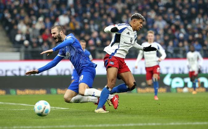 08 12 2024, Soccer 2 Bundesliga 2024 2025, Matchday 15, Hamburger SV SV Darmstadt 98, at Volksparkstadion Hamburg L R Aleksandar Vukotic SV Darmstadt 98 vs Ransford Yeboah Königsdörffer Hamburg DFL and DFB regulations prohibit any use of photographs as image sequences and or quasi video