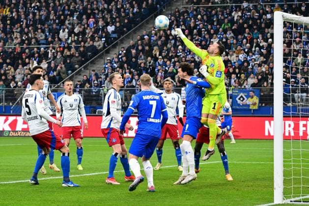 Football I Men I 2 Bundesliga l Hamburger SV SV Darmstadt 98 I 15 Matchday I Season 2024 2025 I HSV I 08 12 2024 I Heuer Fernandes Daniel HSV saves from Hornby Fraser Darmstadt 98 , Sportplatz Volksparkstadion, Stellingen Hamburg Germany