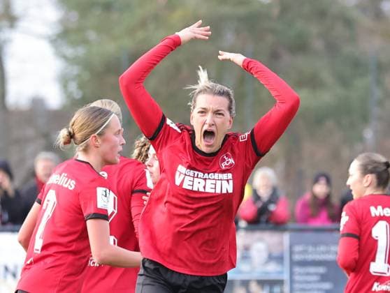 08 12 2024 Soccer Season 2024 2025 2 Women Soccer Bundesliga 12 Matchday 1 FC Nürnberg FCN Club Clubfrauen FSV Gütersloh 2009 Sportfoto Zink DaMa xdaxmax Jubel Freude Torjubel nach Tor zum 1 1 Medina Desic 10, 1 FC Nürnberg FCN feuert Zuschauer Publikum Fans an jubelt freut sich Torschütze Medina Desic 10, 1 FC Nürnberg FCN