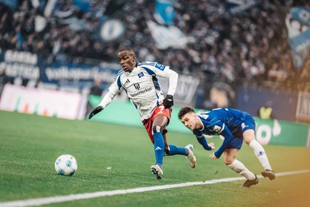 Soccer Men Season 2024 2025 2 Soccer Bundesliga 15 Matchday Hamburger SV vs SV Darmstadt 98 08 12 2024 v l Jean Luc Dompe 7, HSV fights his way past Sergio Lopez 2, SV Darmstadt 98 Hamburg Volksparkstadion Hamburg Germany