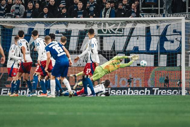 Soccer Men Season 2024 2025 2 Soccer Bundesliga 15 Matchday Hamburger SV vs SV Darmstadt 98 08 12 2024 Daniel Heuer Fernandes 1, HSV with parade after the free kick Hamburg Volksparkstadion Hamburg Germany