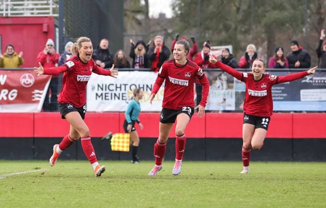 08 12 2024 Soccer Season 2024 2025 2 Women Soccer Bundesliga 12 Matchday 1 FC Nürnberg FCN Club Clubfrauen FSV Gütersloh 2009 Sportfoto Zink DaMa xdaxmax Jubel Freude Torjubel nach Tor zum 2 1 Medina Desic 10, 1 FC Nürnberg FCN Nele Bauereisen 23, 1 FC Nürnberg FCN Amelie Thöle Thoele 12, 1 FC Nürnberg FCN jubiliert freue sich Torschütze Medina Desic 10, 1 FC Nürnberg FCN