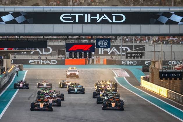 December 8, 2024, Abu Dhabi, United Arab Emirates: Lando Norris of McLaren leads on the opening lap of Formula 1 Abu Dhabi Grand Prix at Yas Marina Circuit on December 8th, 2024 in Abu Dhabi, United Arab Emirates. Abu Dhabi United Arab Emirates - ZUMAz156 0783731880st Copyright: xBeataxZawrzelx