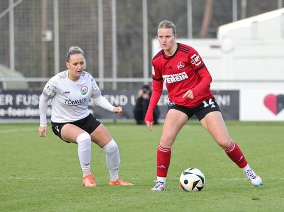 08 12 2024 Soccer Season 2024 2025 2 Women Soccer Bundesliga 12 Matchday 1 FC Nürnberg FCN Club Clubfrauen FSV Gütersloh 2009 Sportfoto Zink DaMa xdaxmax Melanie Schuster 7, FSV Gütersloh Amelie Thöle Thoele 12, 1 FC Nürnberg FCN
